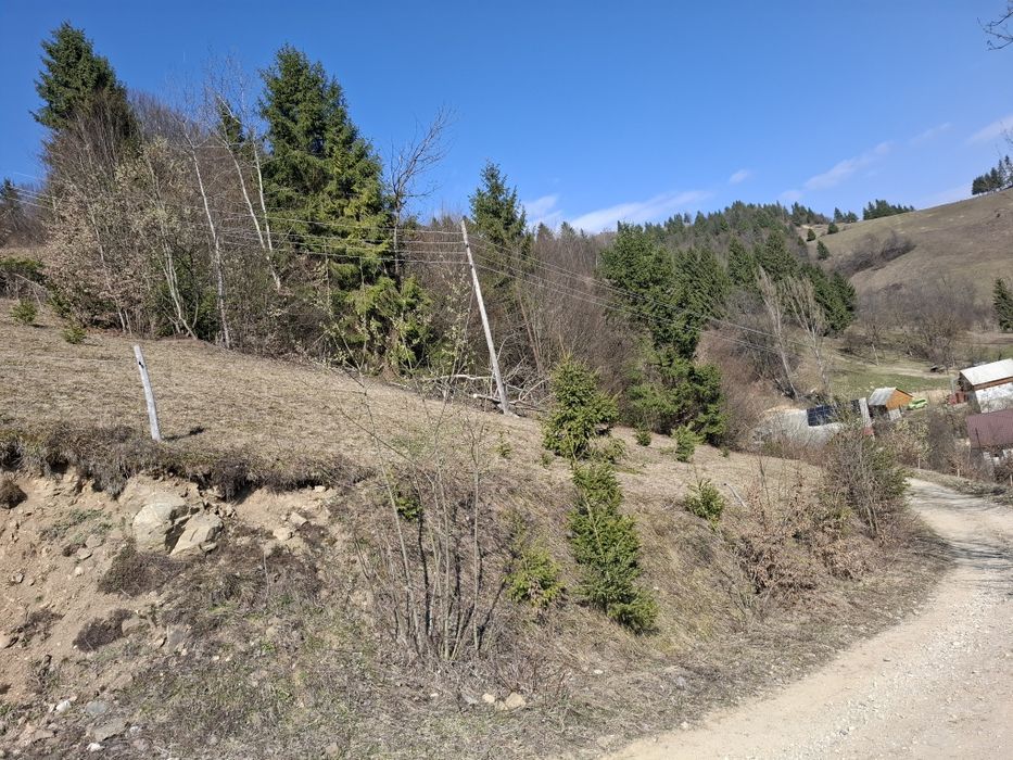 Vând teren se 300 - 350 metri pătrați.