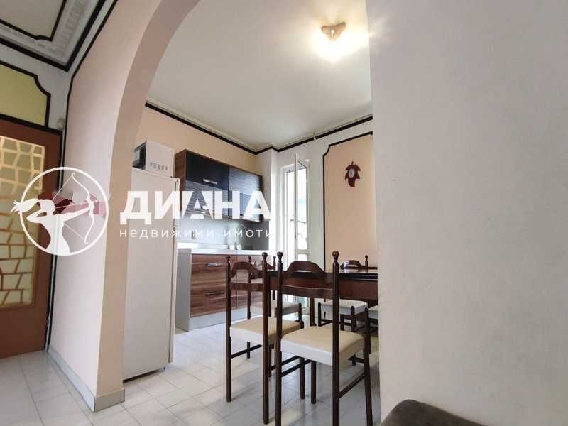 Продава се Тристаен апартамент в Пловдив, Кючук Париж - 94 кв.м за 1649 €/кв.м - Снимка #2