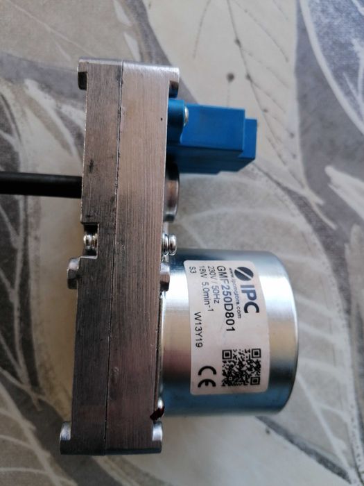 Мотор редуктор за пелетна камина