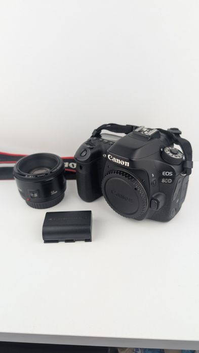 Фотоапарат Canon EOS 80D + Обектив 50mm f/1.8 + 2 Батерии | Като нов