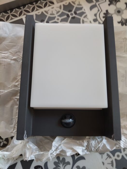 Vând aplica exterior