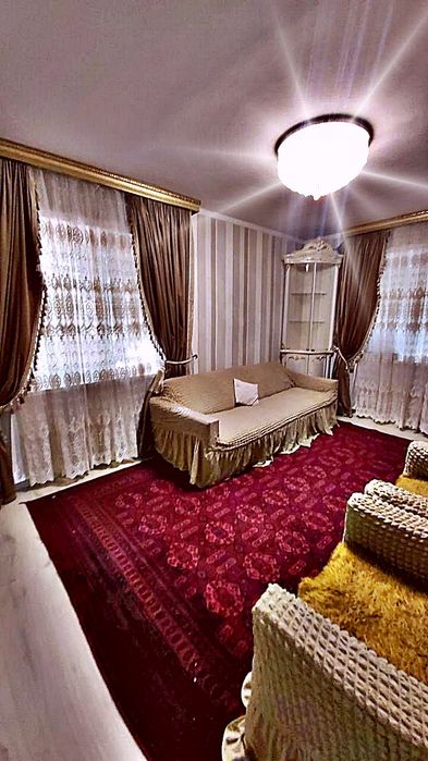 Метро: Буюк Ипак Йули. Гостиница Саёхат.