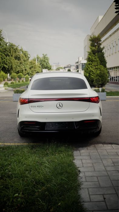 Mercedes Benz EQS 450+