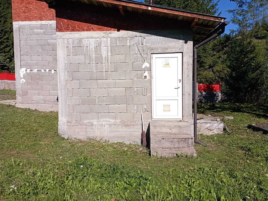 Teren +cladire de vanzare in Statiunea Voineasa