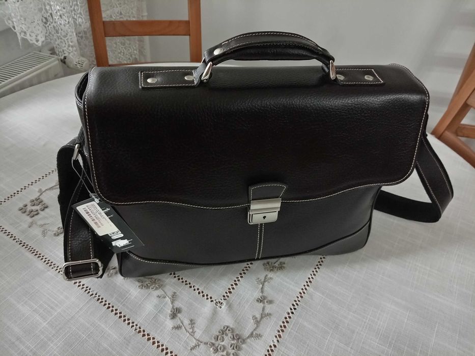 Geanta barbateasca din piele naturala, noua.