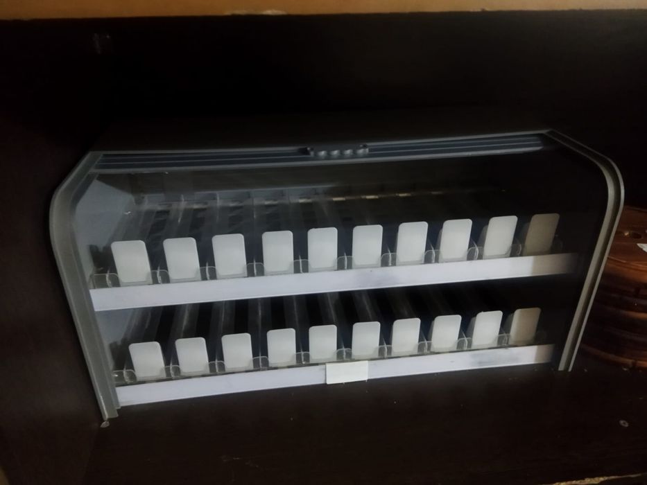 Мебель, для кафе и магазина.