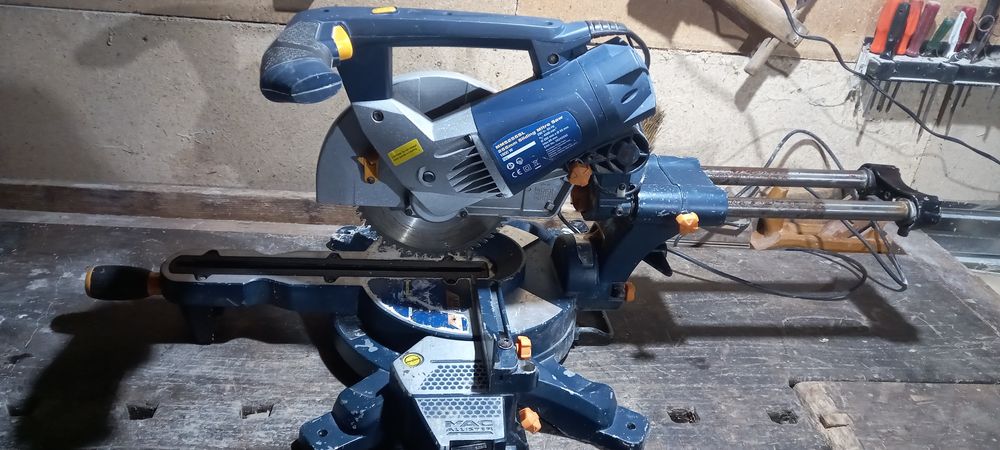 Vand circular unghiular basculant radial