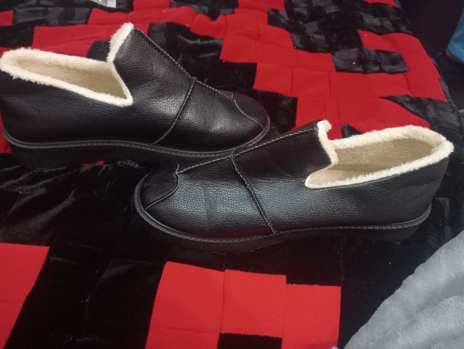 Продам ботинки женские