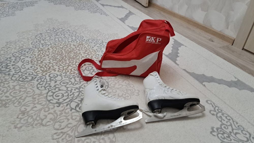 Продам коньки женские