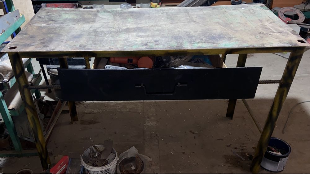 Столярный стол металлический