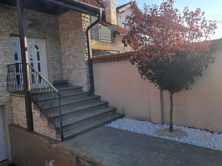 Casa tip duplex zona Closca de vanzare