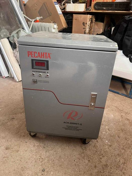 РЕСАНТА Стабилизатор напряжения однофазный напольный