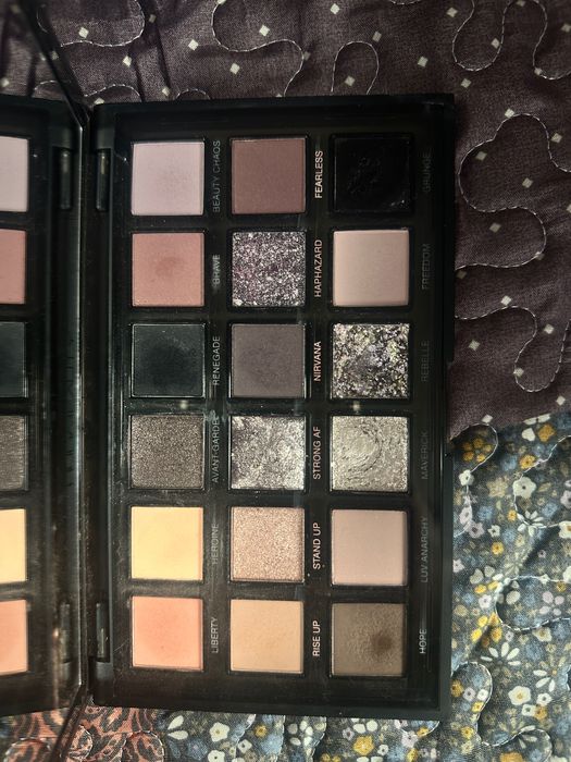 Paleta de machiaj huda beauty