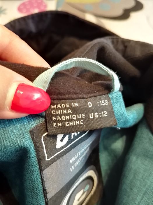 Vând geaca copii Killtec, mărimea 152