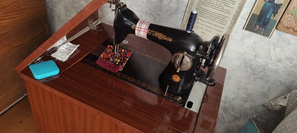 Продам швейную машинку