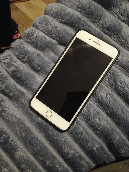 Айфон 7 плюс продавам