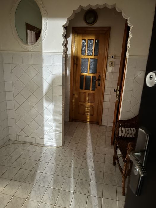 Inchiriez ap. 2 Camere et.1 Dorobanti/bariera