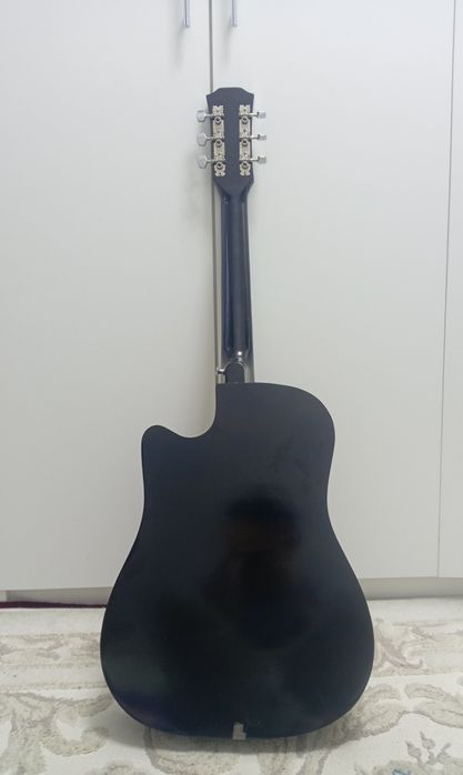 Акустическая гитара