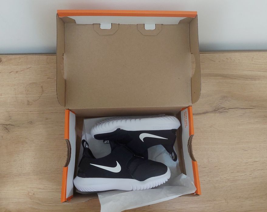 Чисто нови маратонки Nike Flex Runner