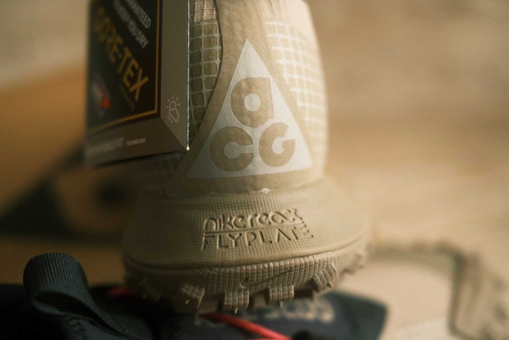 Nike ACG Mountain Fly Gore-Tex Khaki / Metallic SIlver