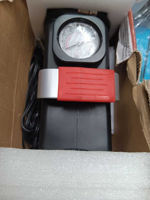 Електрическа помпа,работи на220w,и на 12w.