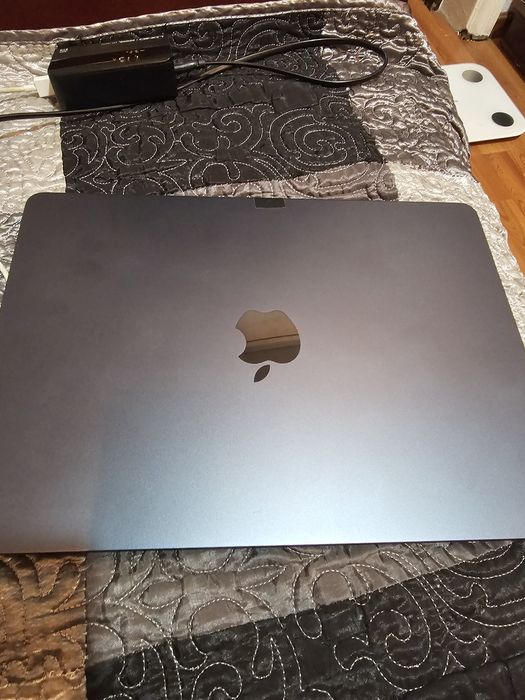 MacBook air m3 midnight 8/256