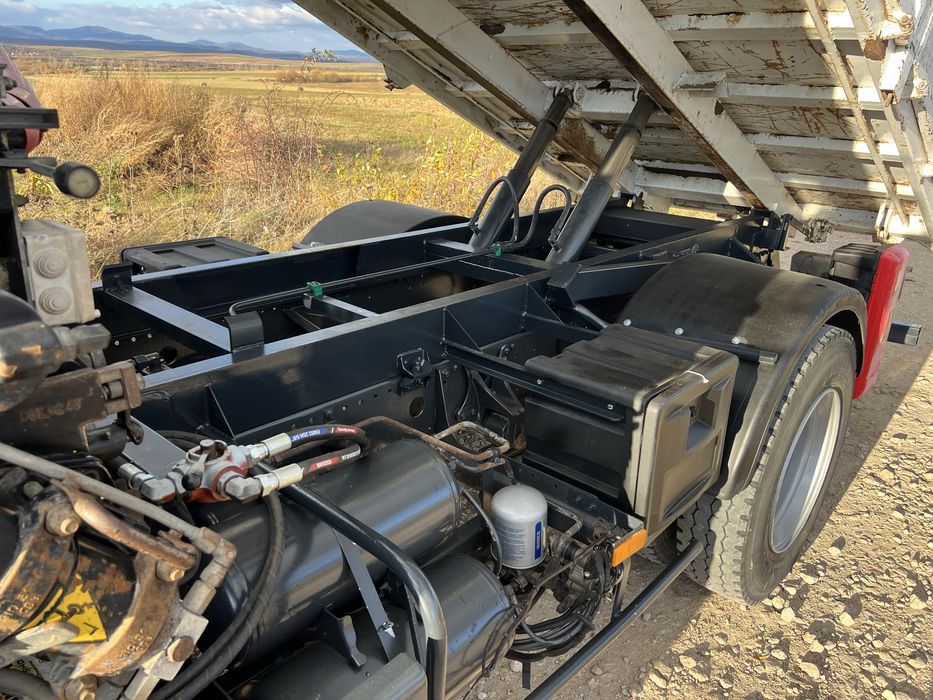 Mercedes atego basculabil cu macara