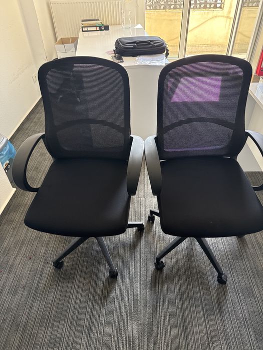 2 scaune de birou cu spuma( pret total ambele scaune 150)