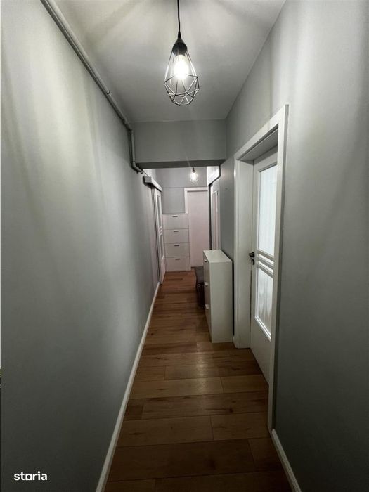 Apartament cu 3 camere decomandate si balcon la etajul 2 zona Turnisor