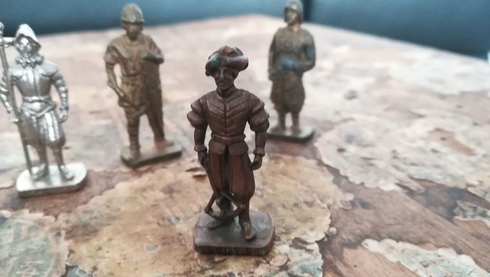 Киндер войници метални