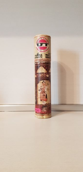 Старинна механична мелничка за кафе и подправки