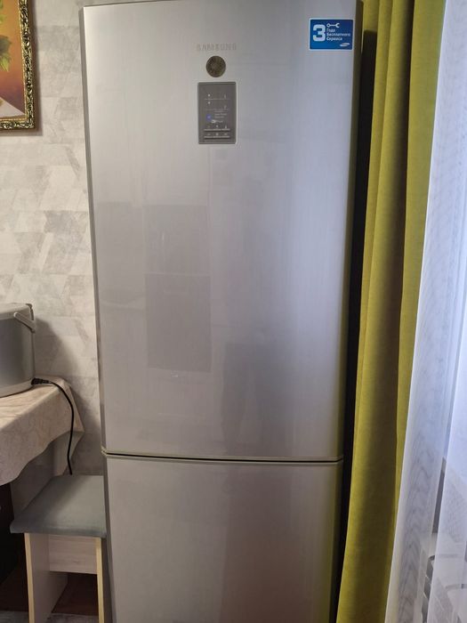 Холодильник Samsung