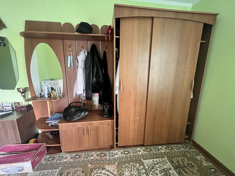 Продам прихожую б/у недорого