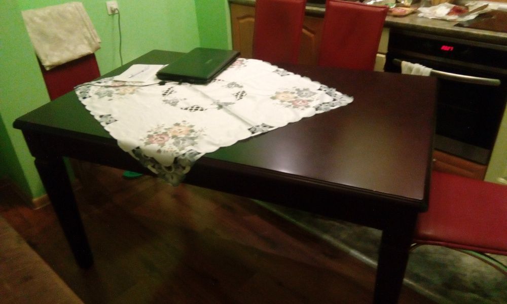 Кухненска масивна маса