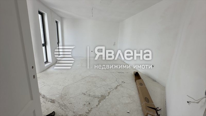 Продава се Тристаен апартамент в Варна, м-т Траката - 135 кв.м за 1956 €/кв.м - Снимка #4