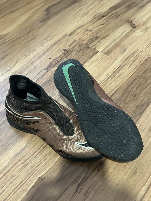 Разпордажба на оригинални бутонки и стоножки