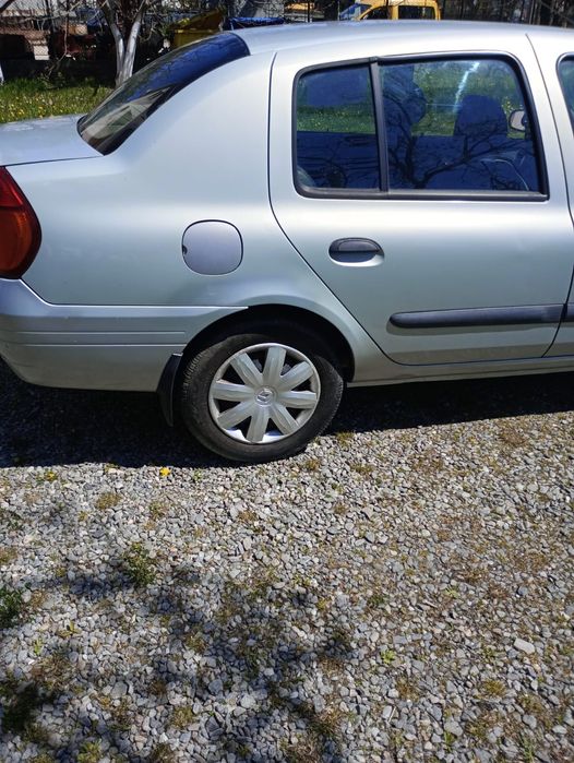 Vând Renault Clio