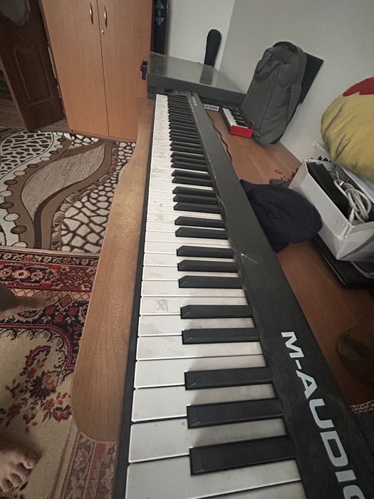 Midi клавиатура M-audio
