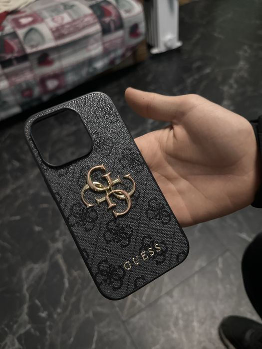 Vand husa iphone 14 pro GUESS