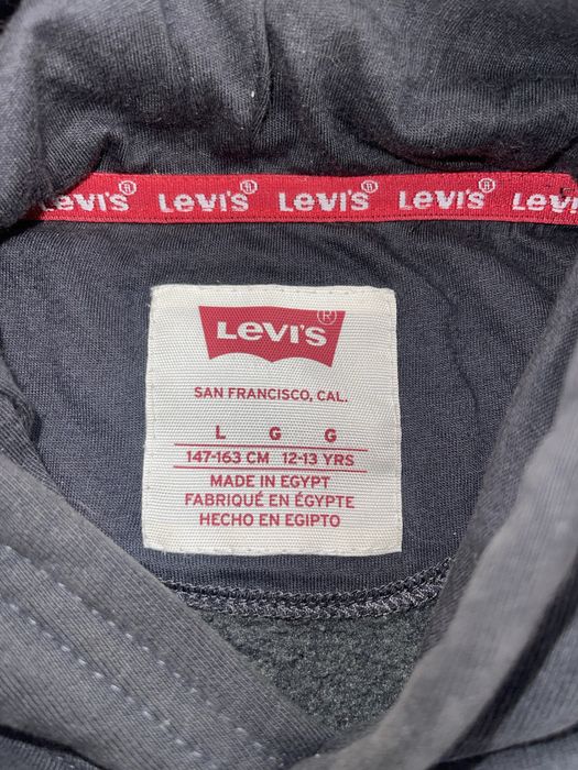 Levi’s худи продается