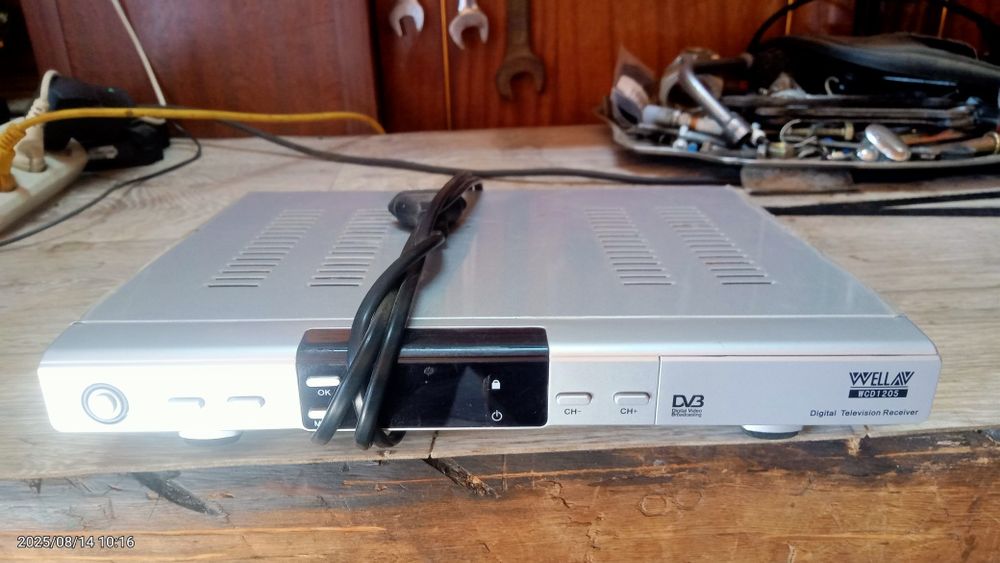 Продам телевизор,головку для антенны и тюнер