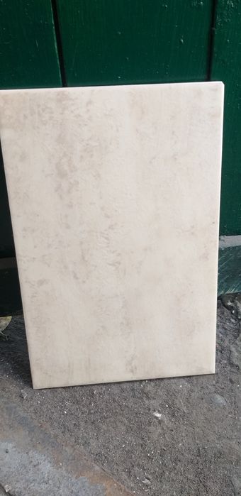 Продам плитку кафельную.