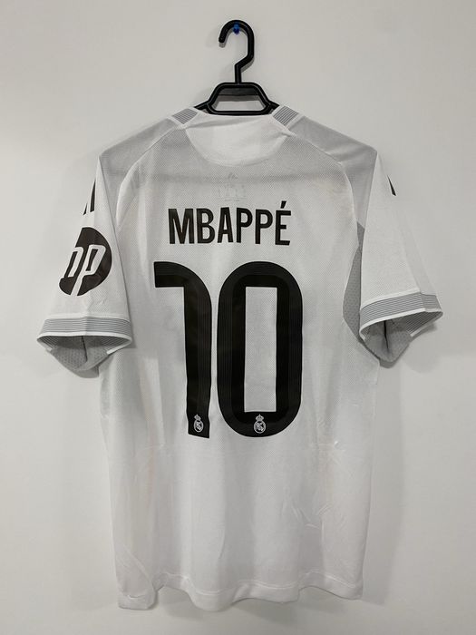 Tricou Acasă Real Madrid Mbappe 2025-2026