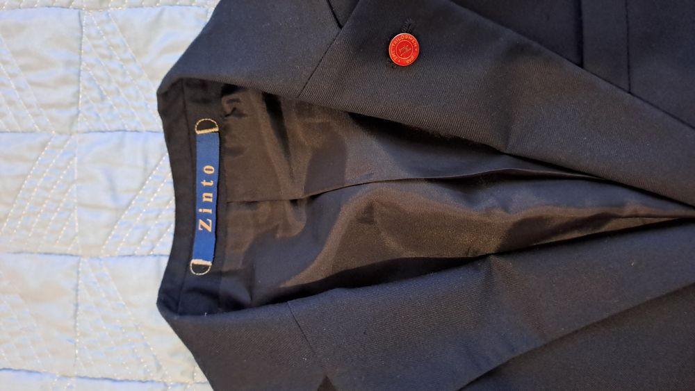 Продам костюм школьный