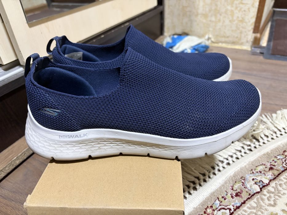 Продам Скечерсы GOWALK SKECHERS vietnam