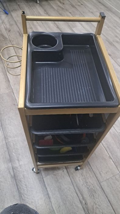 Помошник парикмахера две штуки