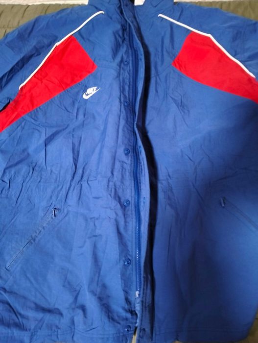 jacheta sport pentru vant cu gluga