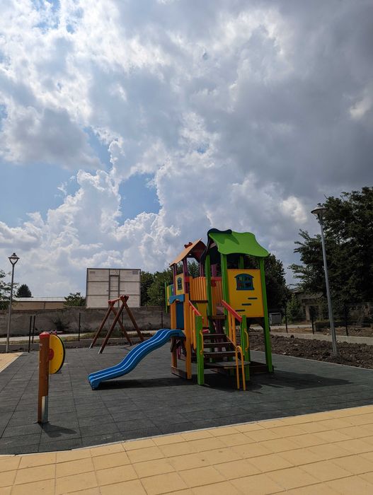 Голям апартамент с гараж