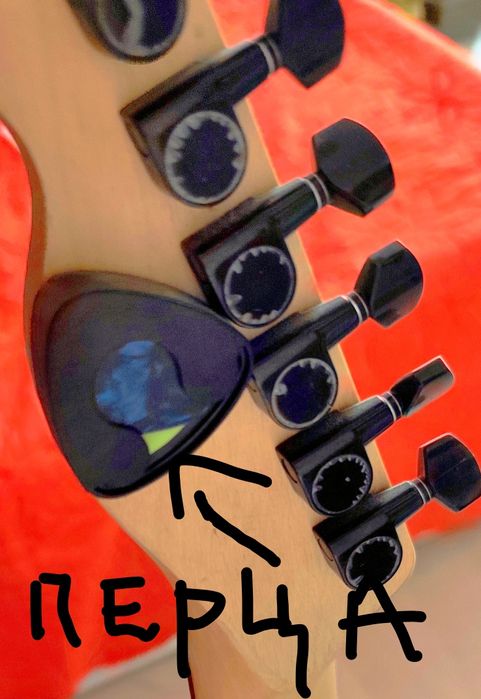 Продавам Китара  Squier Affiniti+подарък кубе Peavey KB60