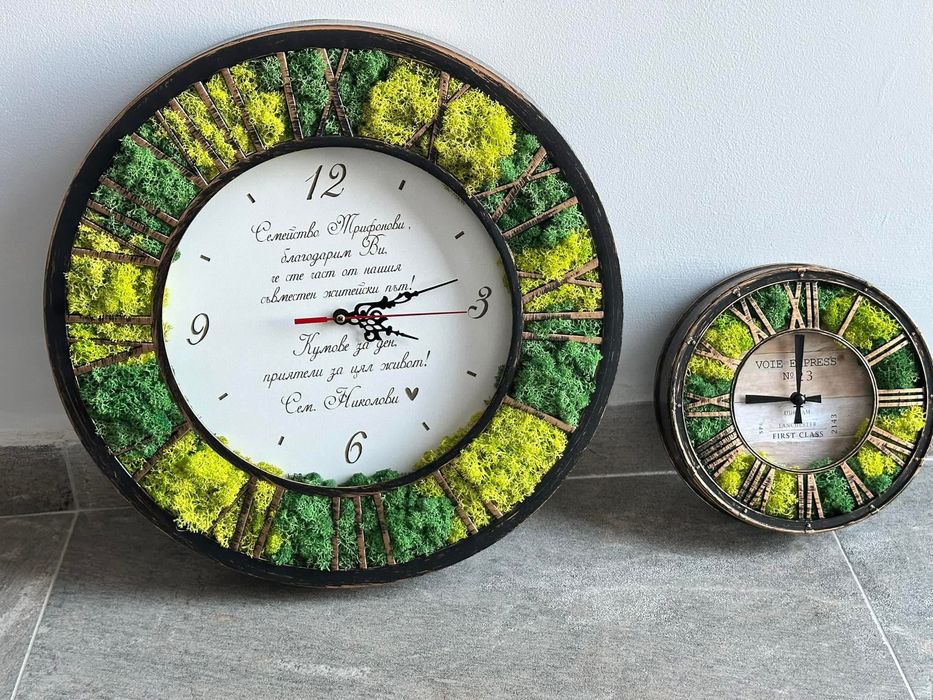 Стенен часовник с мъх